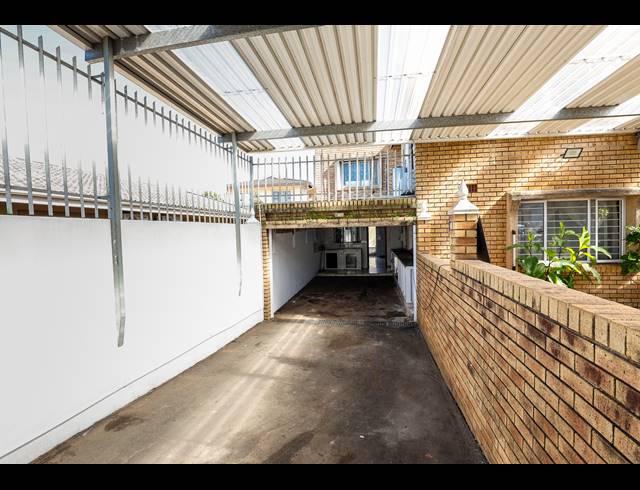5 BEDROOM FREEHOLD FOR SALE IN SYDENHAM